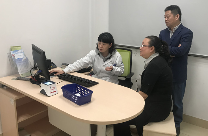 访谈和测试医务人员1.jpg