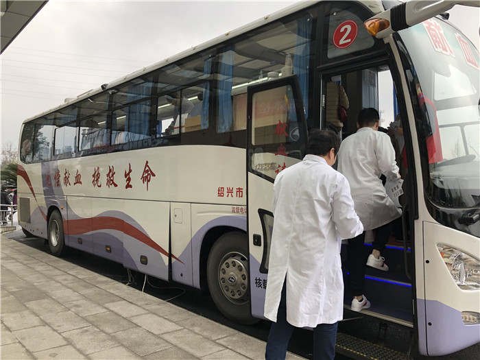 献血车.jpg 献血车.jpg