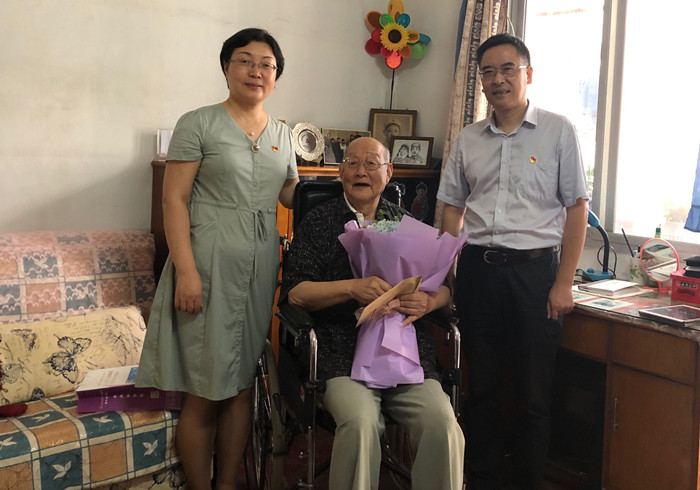 慰问离休老干部20190929_副本.jpg