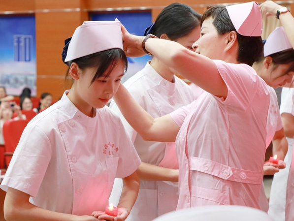 发展护理队伍　优化护理服务　我院举行庆祝“5.12”国际护士节大会