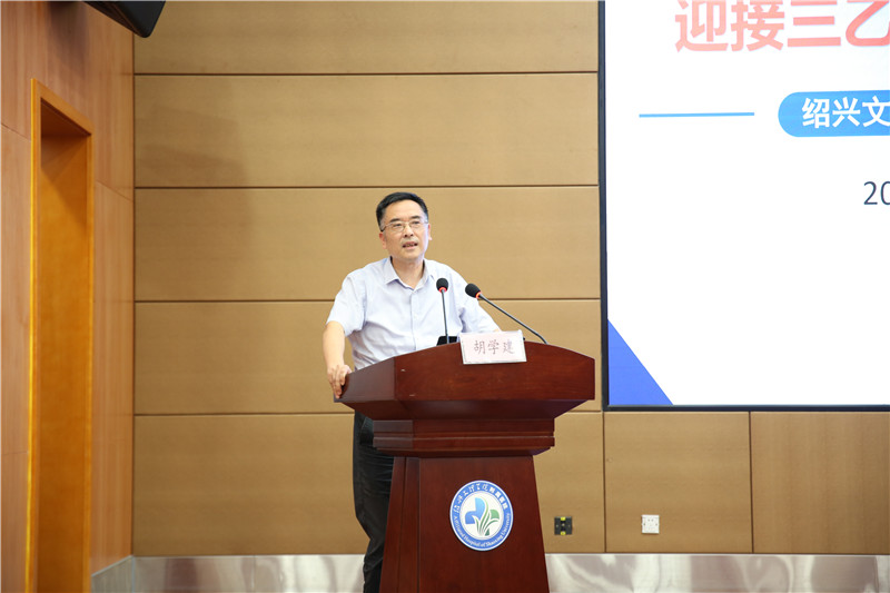 胡书记.jpg 胡书记.jpg