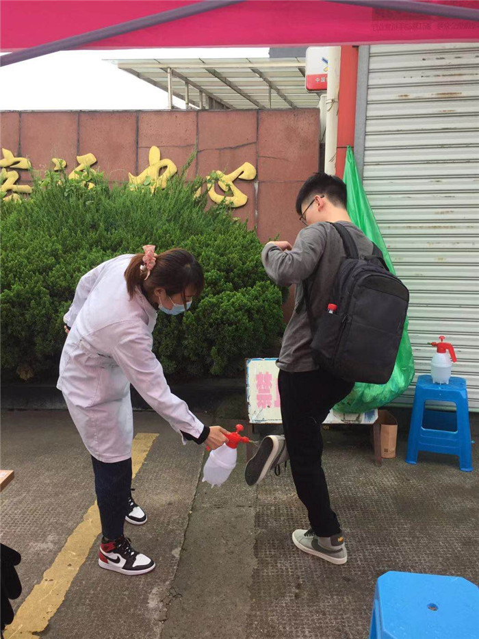 客运中心接站点测温2.jpg