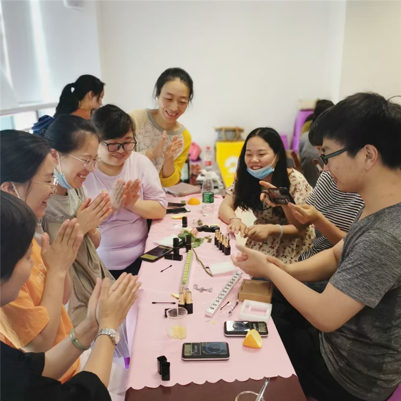 5.12唇膏制作3.jpg
