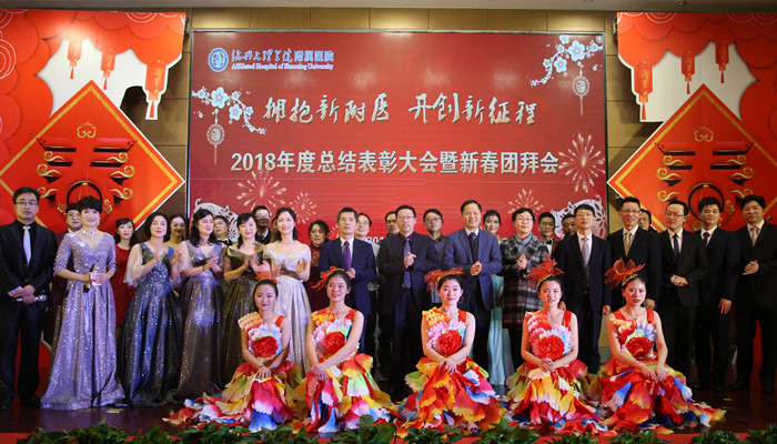 在《难忘今宵》结尾.jpg 在《难忘今宵》结尾.jpg